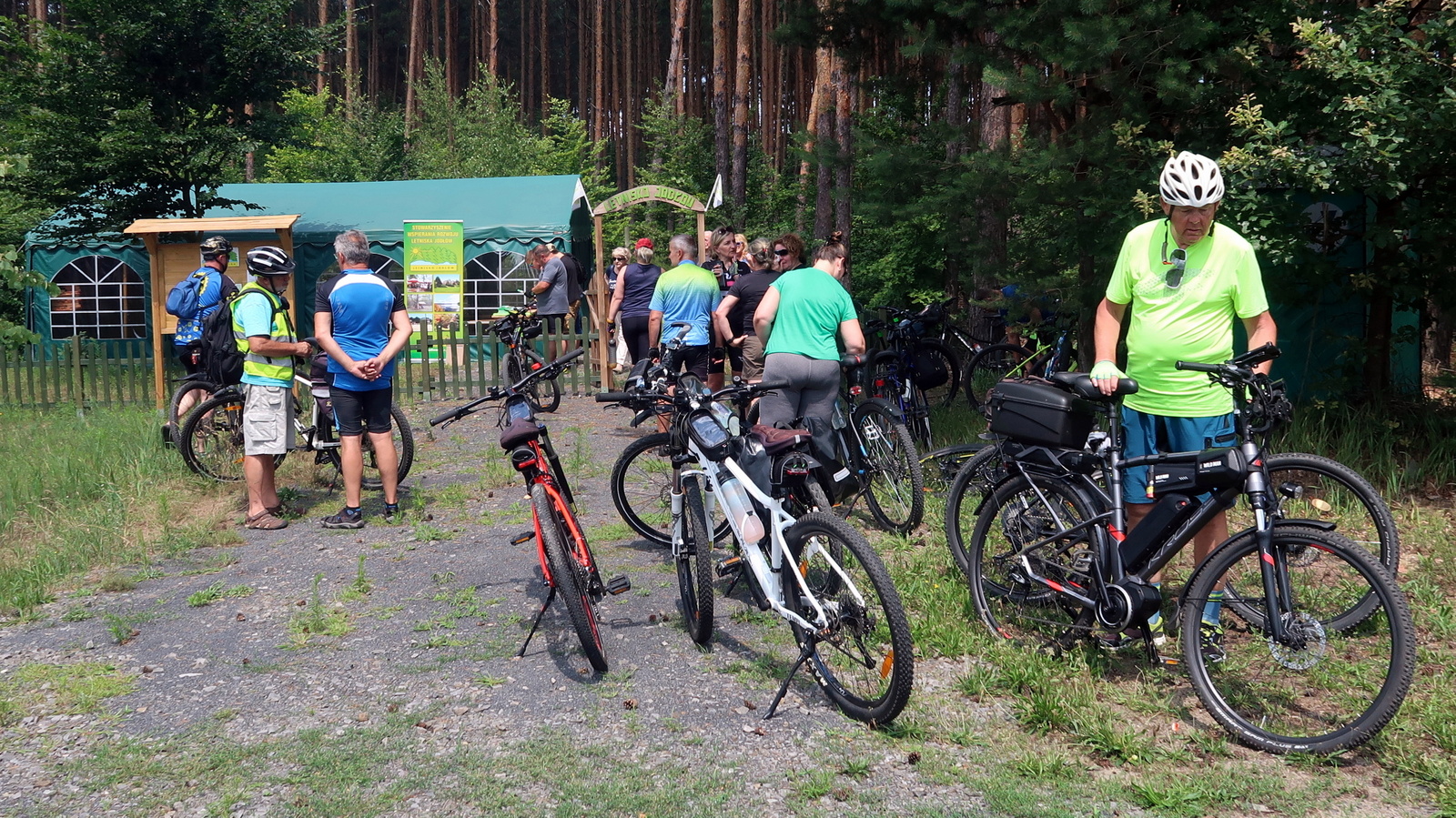 Rowerowy wypad z Jodłowa na 30. Stachuriadę w Grochowicach. Fotorelacja Grzegorza Binkowskiego