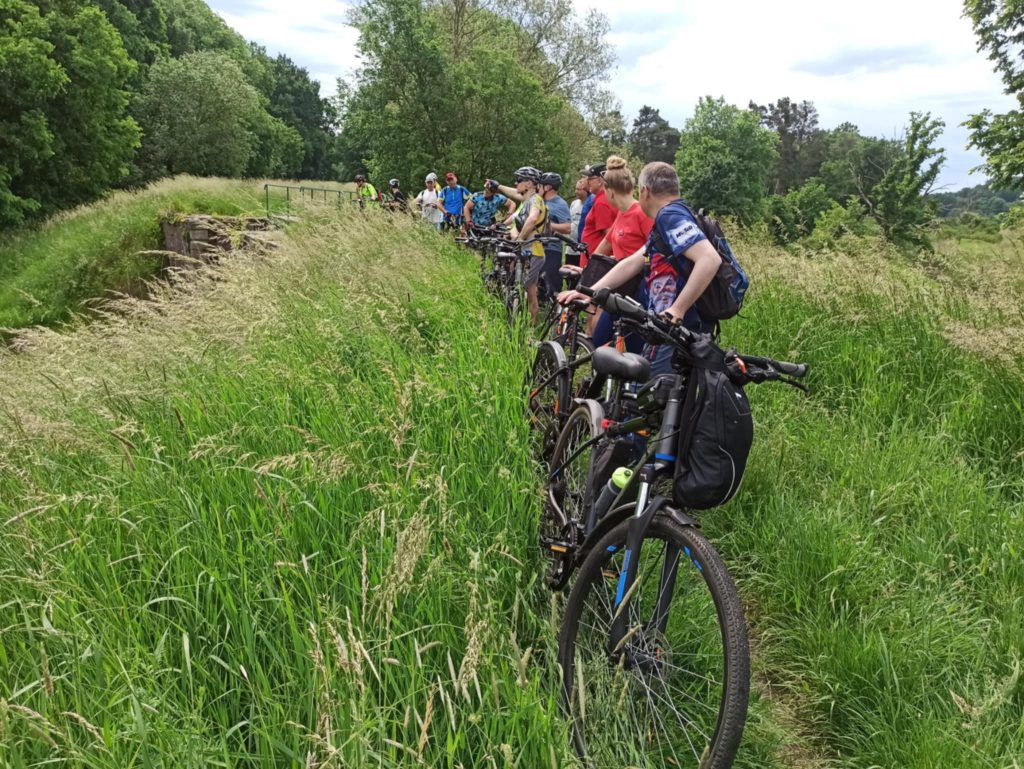 Pałace, krzyż pokutny i pamięć Napoleona. X „Raid.BIKE” MOSiR w Nowej Soli z cyklu „Poznajemy nasz powiat”